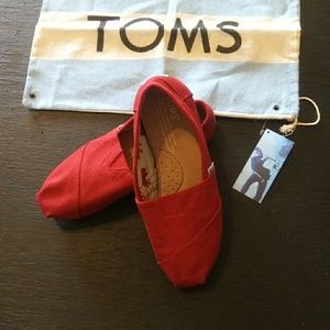 Toms Red size Small.